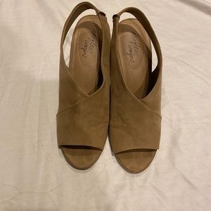 Dexflex Open toe suede heels with small hole